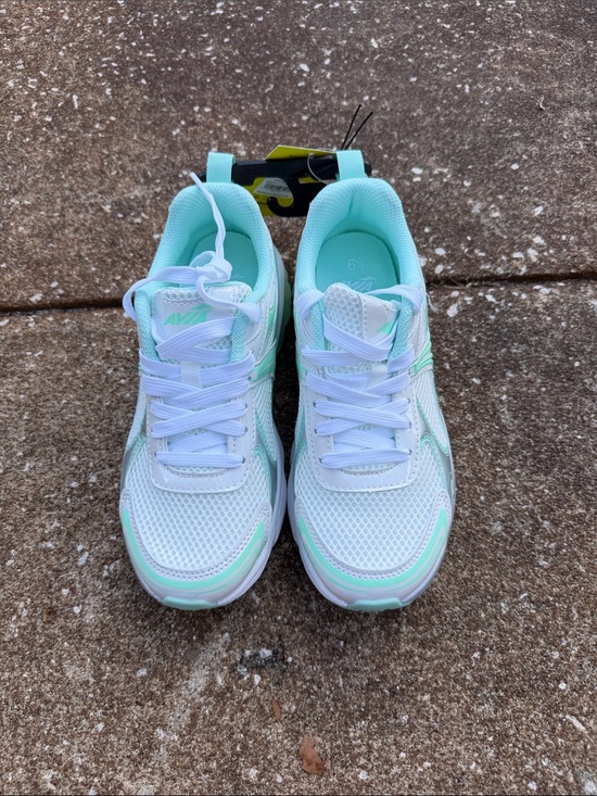 Avia Shoes - Avia Women's White and Mint Green Sneakers. Size 6.5 Women’s NEW